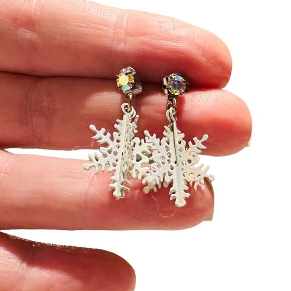 Vintage Avon Holiday Snowflake 3 Dimensional Iridescent Crystal Earrings - Picture 6 of 10